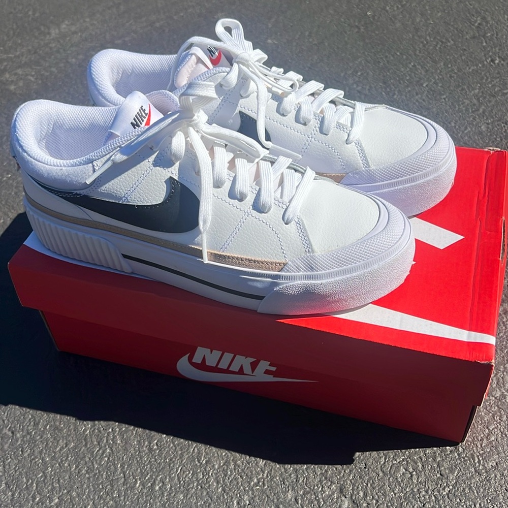 New women’s Nike court legacy lift shoes